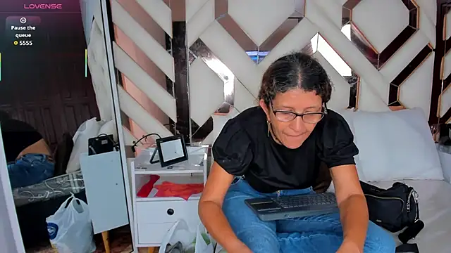 Keyla Milf online show from 12/19/25, 03:10