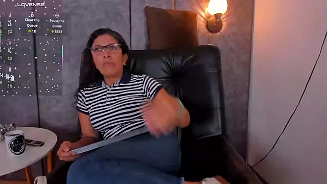 Snapshot of Keyla_Milf chatting on 06/10/26, 08:32 Keyla Milf online show from 06/10/26, 08:32