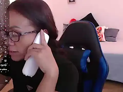 Snapshot of emmily_castro chatting on 09/15/25, 02:17 emmily castro online show from 09/15/25, 02:17