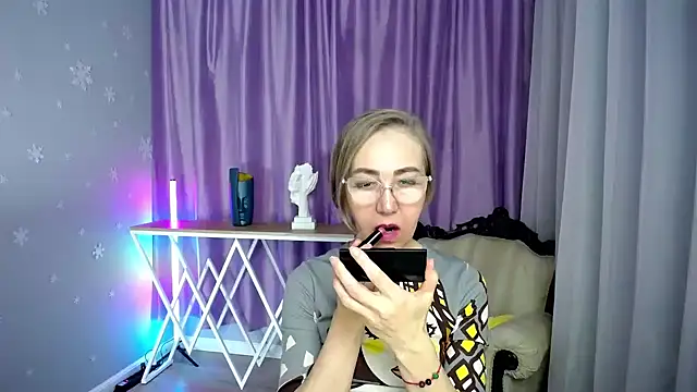 Snapshot of queen_a_n_i chatting on 11/02/25, 10:42 queen a n i online show from 11/02/25, 10:42