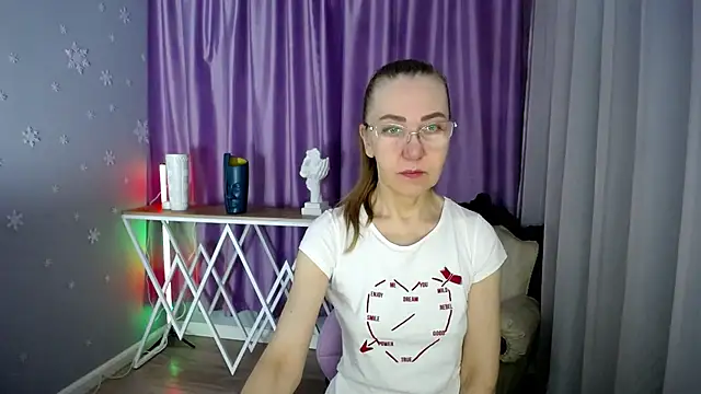 Snapshot of queen_a_n_i chatting on 02/10/25, 07:26 queen a n i online show from 02/10/25, 07:26