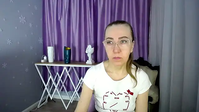 Snapshot of queen_a_n_i chatting on 03/14/25, 06:42 queen a n i online show from 03/14/25, 06:42