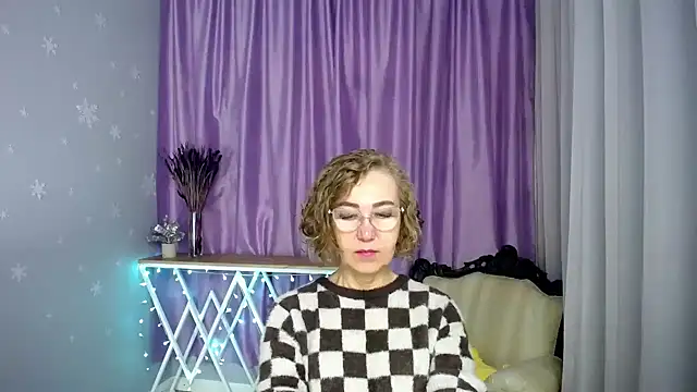 queen a n i online show from 06/01/26, 08:25