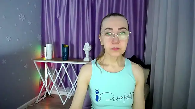 Snapshot of queen_a_n_i chatting on 02/14/25, 07:38 queen a n i online show from 02/14/25, 07:38