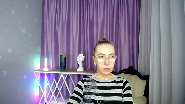 Snapshot of queen_a_n_i chatting on 09/11/25, 07:08 queen a n i online show from 09/11/25, 07:08