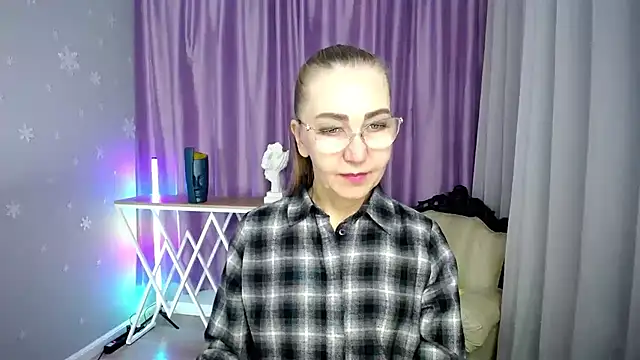 Snapshot of queen_a_n_i chatting on 09/28/25, 09:27 queen a n i online show from 09/28/25, 09:27