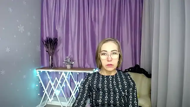 queen a n i online show from 03/10/26, 07:01