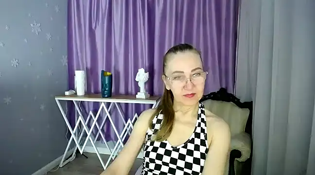 Snapshot of queen_a_n_i chatting on 03/10/25, 10:07 queen a n i online show from 03/10/25, 10:07
