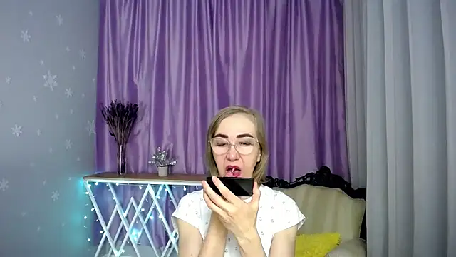 queen a n i online show from 04/23/26, 09:49