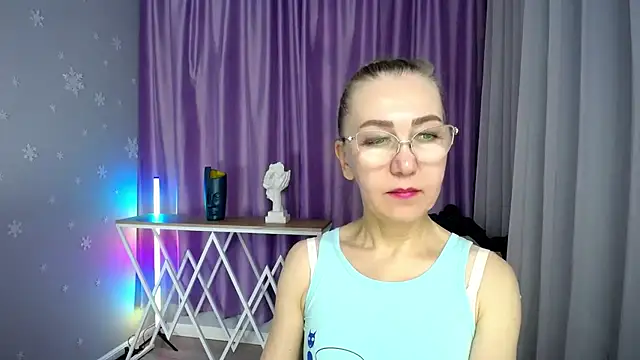 Snapshot of queen_a_n_i chatting on 09/15/25, 10:05 queen a n i online show from 09/15/25, 10:05
