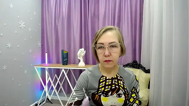 Snapshot of queen_a_n_i chatting on 11/17/25, 11:58 queen a n i online show from 11/17/25, 11:58