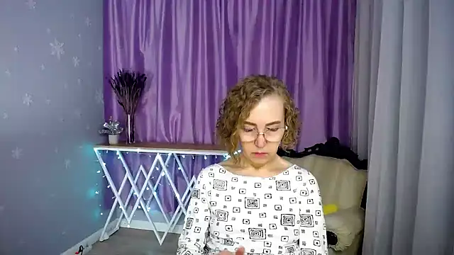 queen a n i online show from 06/07/26, 10:20