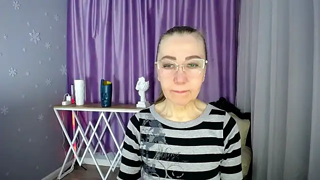 Snapshot of queen_a_n_i chatting on 03/08/25, 08:55 queen a n i online show from 03/08/25, 08:55