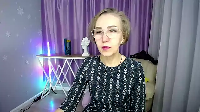 Snapshot of queen_a_n_i chatting on 10/06/25, 09:21 queen a n i online show from 10/06/25, 09:21