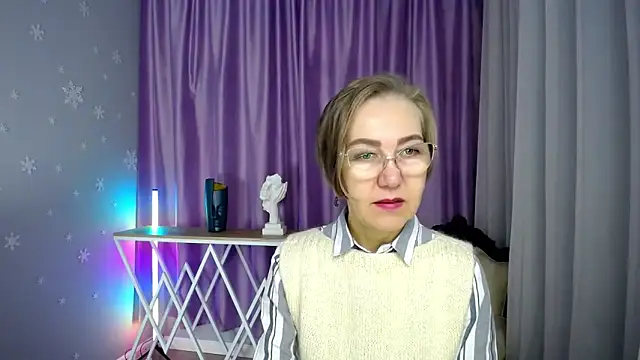 Snapshot of queen_a_n_i chatting on 10/10/25, 06:47 queen a n i online show from 10/10/25, 06:47