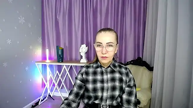 Snapshot of queen_a_n_i chatting on 09/27/25, 11:27 queen a n i online show from 09/27/25, 11:27