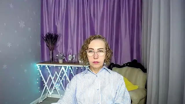 queen a n i online show from 07/09/26, 08:15