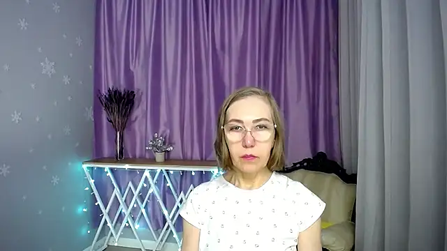 queen a n i online show from 04/12/26, 06:49