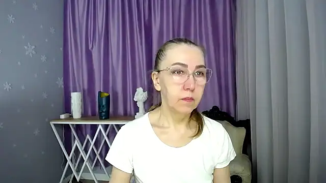Snapshot of queen_a_n_i chatting on 03/22/25, 07:25 queen a n i online show from 03/22/25, 07:25