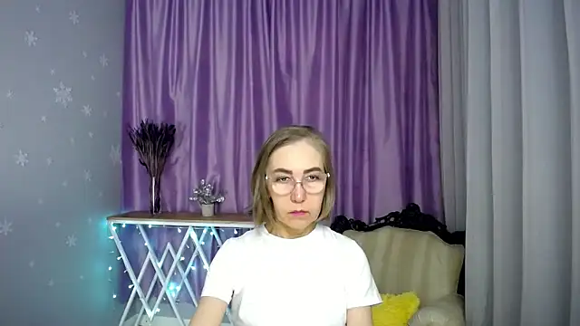 queen a n i online show from 04/19/26, 09:43