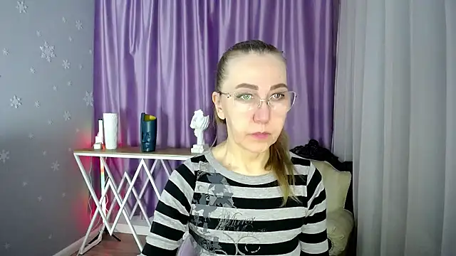 Snapshot of queen_a_n_i chatting on 03/06/25, 08:19 queen a n i online show from 03/06/25, 08:19