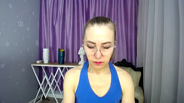 Snapshot of queen_a_n_i chatting on 03/19/25, 12:12 queen a n i online show from 03/19/25, 12:12