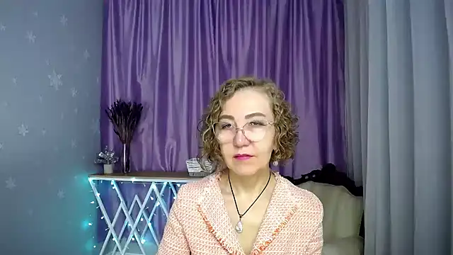 queen a n i online show from 06/19/26, 06:08