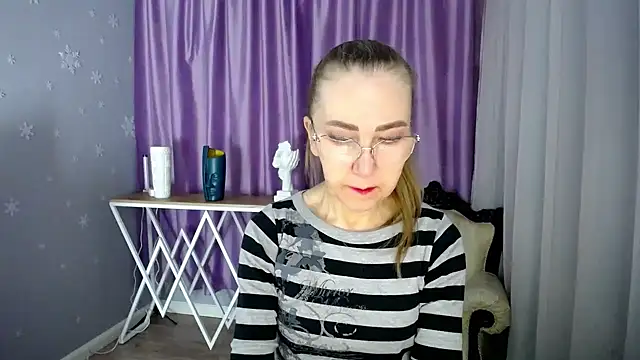 Snapshot of queen_a_n_i chatting on 02/22/25, 12:08 queen a n i online show from 02/22/25, 12:08