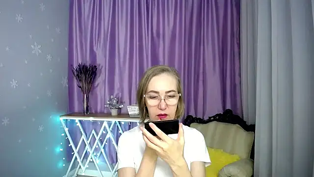 queen a n i online show from 03/28/26, 07:53