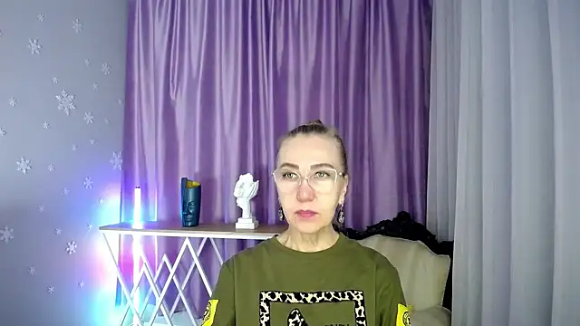 Snapshot of queen_a_n_i chatting on 09/09/25, 08:13 queen a n i online show from 09/09/25, 08:13