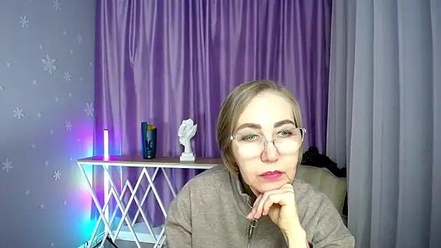 Snapshot of queen_a_n_i chatting on 11/07/25, 11:15 queen a n i online show from 11/07/25, 11:15