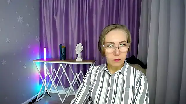 Snapshot of queen_a_n_i chatting on 10/11/25, 10:16 queen a n i online show from 10/11/25, 10:16