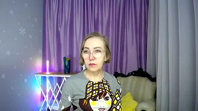 Snapshot of queen_a_n_i chatting on 11/16/25, 11:37 queen a n i online show from 11/16/25, 11:37