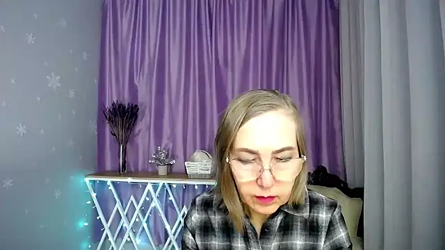 queen a n i online show from 04/21/26, 10:44