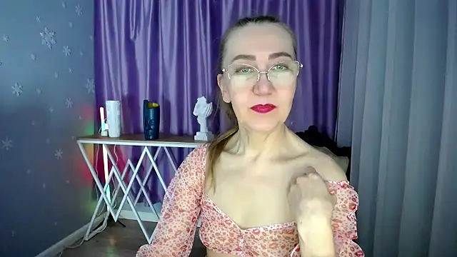 Snapshot of queen_a_n_i chatting on 02/21/25, 11:44 queen a n i online show from 02/21/25, 11:44