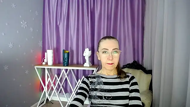 Snapshot of queen_a_n_i chatting on 02/23/25, 05:45 queen a n i online show from 02/23/25, 05:45