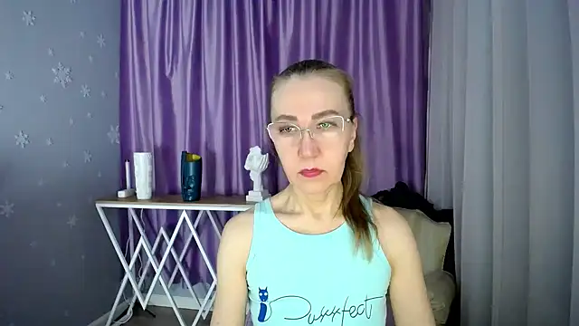 Snapshot of queen_a_n_i chatting on 02/26/25, 12:27 queen a n i online show from 02/26/25, 12:27