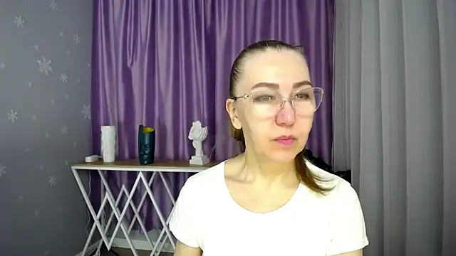 Snapshot of queen_a_n_i chatting on 03/23/25, 06:58 queen a n i online show from 03/23/25, 06:58
