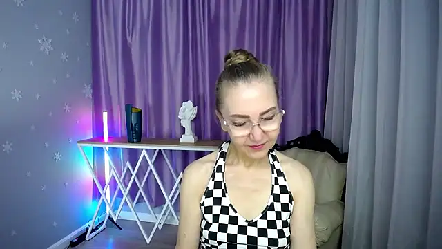 Snapshot of queen_a_n_i chatting on 09/24/25, 09:38 queen a n i online show from 09/24/25, 09:38