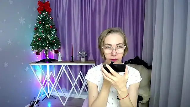 Snapshot of queen_a_n_i chatting on 12/18/25, 09:58 queen a n i online show from 12/18/25, 09:58