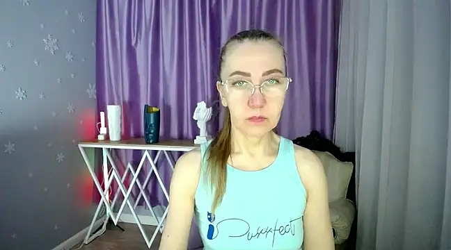 Snapshot of queen_a_n_i chatting on 02/28/25, 07:05 queen a n i online show from 02/28/25, 07:05