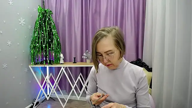 Snapshot of queen_a_n_i chatting on 11/30/25, 11:55 queen a n i online show from 11/30/25, 11:55