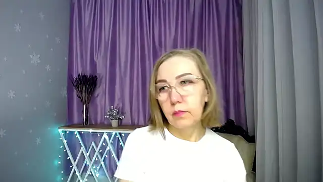 queen a n i online show from 05/08/26, 07:12
