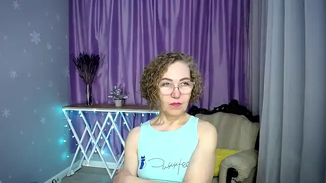 queen a n i online show from 05/11/26, 09:10