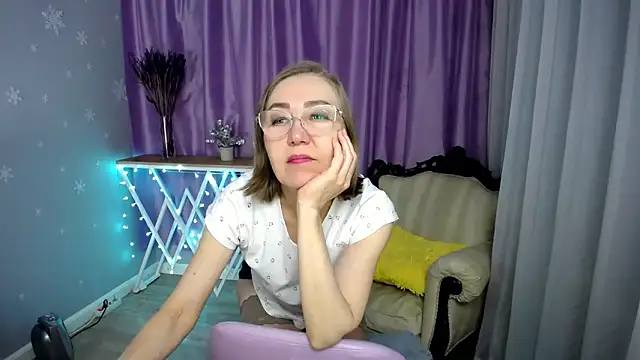 queen a n i online show from 04/10/26, 10:33