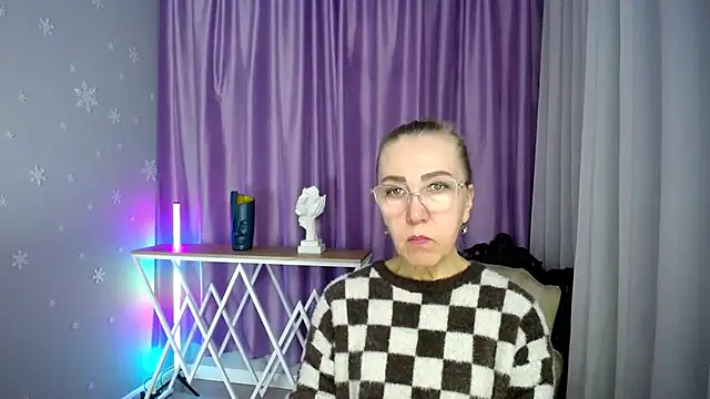Snapshot of queen_a_n_i chatting on 09/14/25, 11:21 queen a n i online show from 09/14/25, 11:21