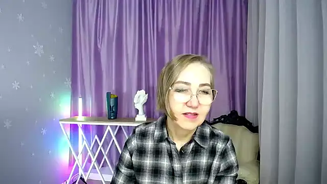 Snapshot of queen_a_n_i chatting on 11/28/25, 09:53 queen a n i online show from 11/28/25, 09:53