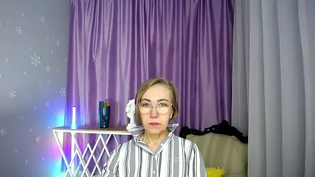 Snapshot of queen_a_n_i chatting on 10/18/25, 08:05 queen a n i online show from 10/18/25, 08:05