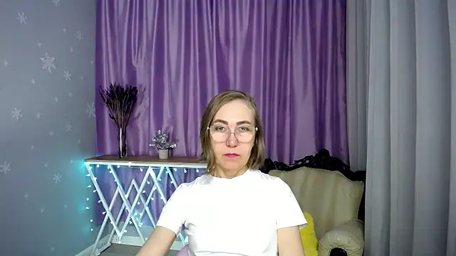 queen a n i online show from 04/18/26, 09:00