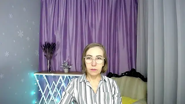 queen a n i online show from 03/11/26, 08:08